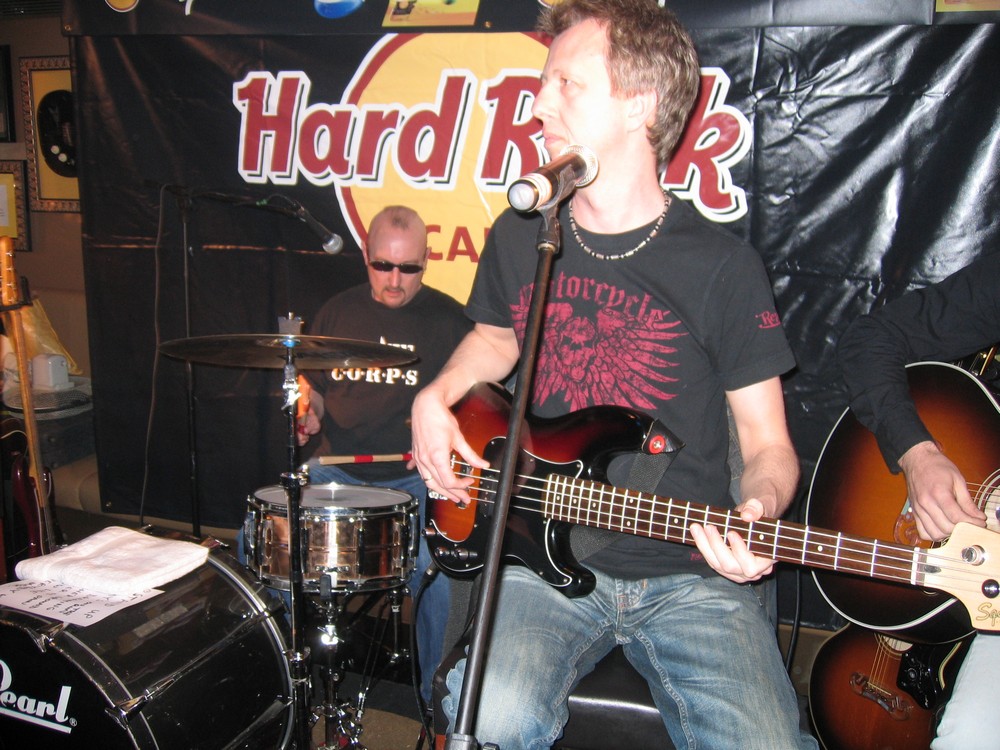 thunder hard rock cafe march 2006 35
